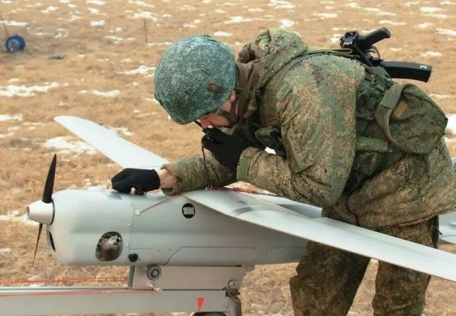 剛剛！俄軍拿出壓箱底無人機(jī)對(duì)烏克蘭“以牙還牙”(圖1)